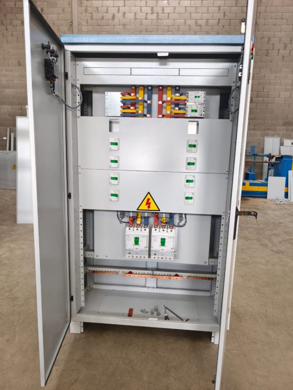 المكونات الداخلية وتوزيع الباسبار النحاسي للوحات التوزيع الرئيسية MDB